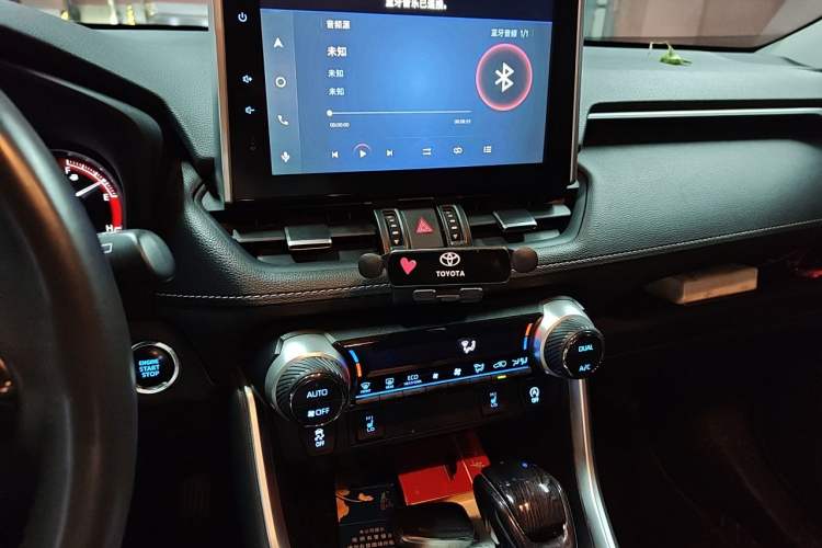 Used Toyota RAV4 2022 2.0L CVT Two-Wheel Drive Fashion Plus Edition Audio And AC Panel