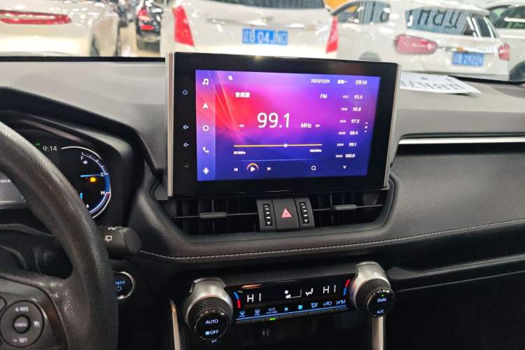 Used Toyota RAV4 2022 Dual-Engine 2.5L E-CVT Two-Wheel Drive Elite Edition Audio And AC Panel