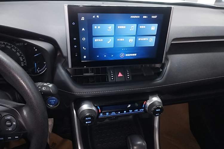 Used Toyota RAV4 2022 Dual-Engine 2.5L E-CVT Two-Wheel Drive Elite Edition Audio And AC Panel