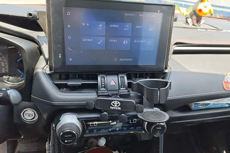 Used Toyota RAV4 2022 Dual-Engine 2.5L E-CVT Two-Wheel Drive Elite Edition Audio And AC Panel