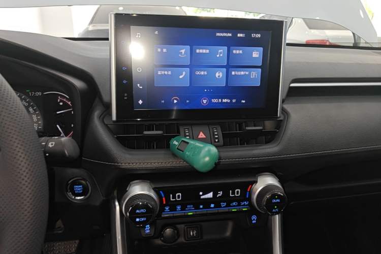 Used Toyota RAV4 2022 2.0L CVT Two-Wheel Drive Fashion Edition Audio And AC Panel