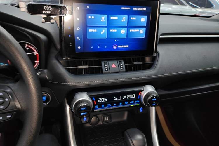 Used Toyota RAV4 2022 2.0L CVT Two-Wheel Drive Fashion Edition Audio And AC Panel