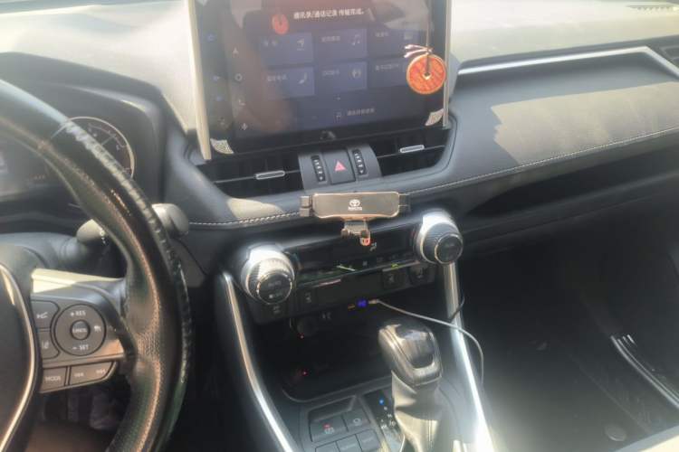 Used Toyota RAV4 2022 2.0L CVT Two-Wheel Drive Fashion Plus Edition Audio And AC Panel