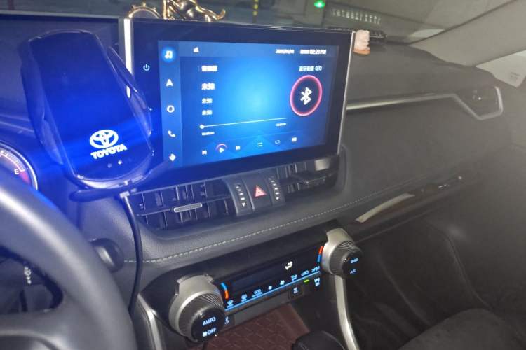 Used Toyota RAV4 2022 2.0L CVT Four-Wheel Drive Premium Edition Audio And AC Panel