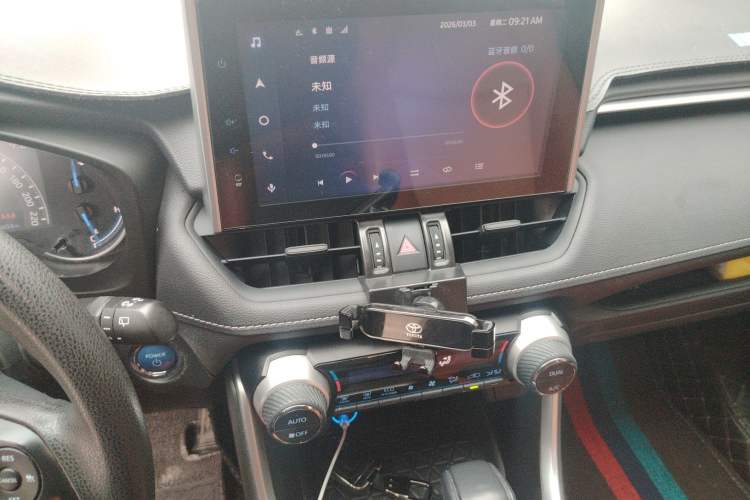 Used Toyota RAV4 2022 Dual-Engine 2.5L E-CVT Two-Wheel Drive Elite Edition Audio And AC Panel