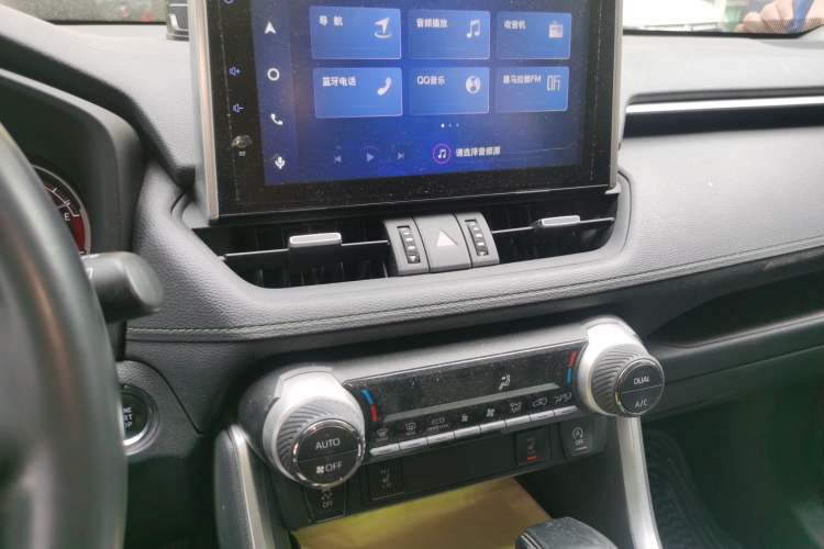 Used Toyota RAV4 2022 2.0L CVT Four-Wheel Drive Premium Edition Audio And AC Panel