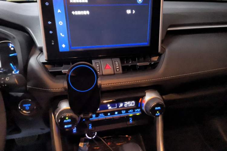 Used Toyota RAV4 2022 Dual-Engine 2.5L E-CVT Four-Wheel Drive Elite Plus Edition Audio And AC Panel