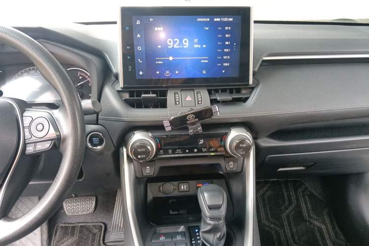 Used Toyota RAV4 2022 2.0L CVT Two-Wheel Drive Fashion Edition Audio And AC Panel