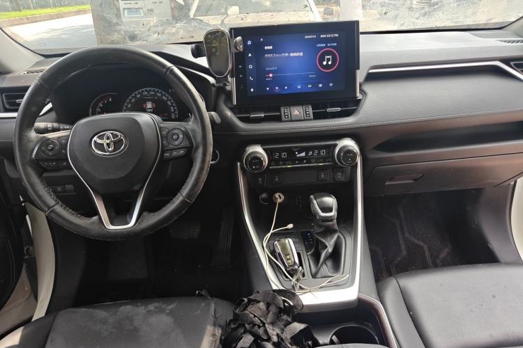 Used Toyota RAV4 2022 2.0L CVT Two-Wheel Drive Fashion Plus Edition Center Console
