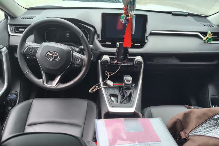 Used Toyota RAV4 2022 2.0L CVT Two-Wheel Drive Prestige Edition Center Console