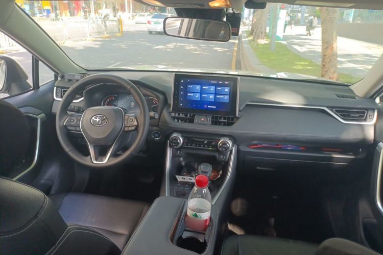 Used Toyota RAV4 2022 2.0L CVT Two-Wheel Drive Fashion Edition Center Console
