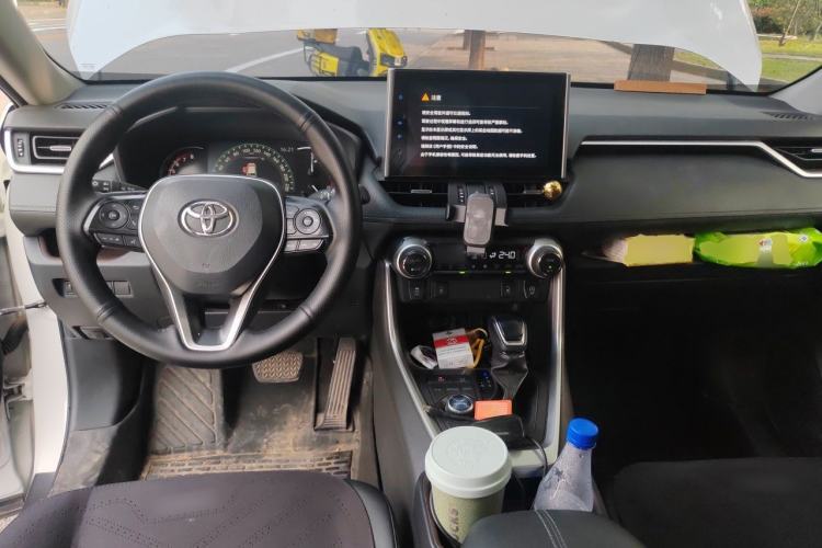 Used Toyota RAV4 2022 2.0L CVT Four-Wheel Drive Premium Edition Center Console