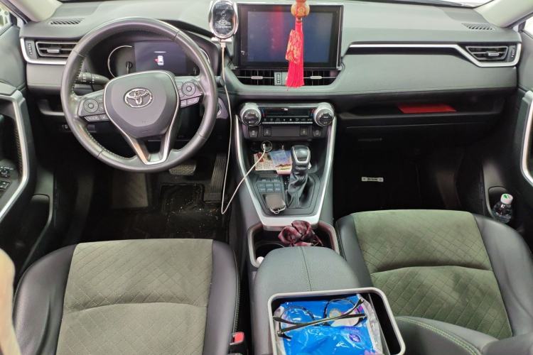 Used Toyota RAV4 2022 2.0L CVT 4x4 Style Plus Edition Center Console