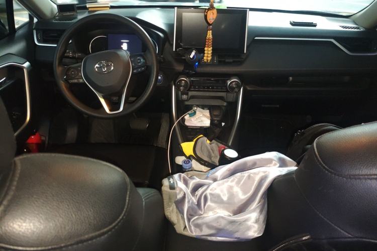 Used Toyota RAV4 2022 Dual-Engine 2.5L E-CVT Two-Wheel Drive Elite Edition Center Console