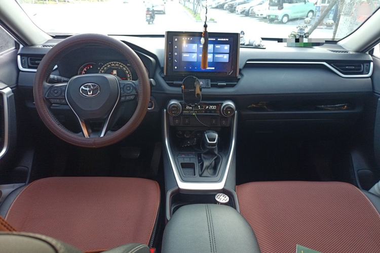 Used Toyota RAV4 2022 2.0L CVT Two-Wheel Drive Fashion Plus Edition Center Console
