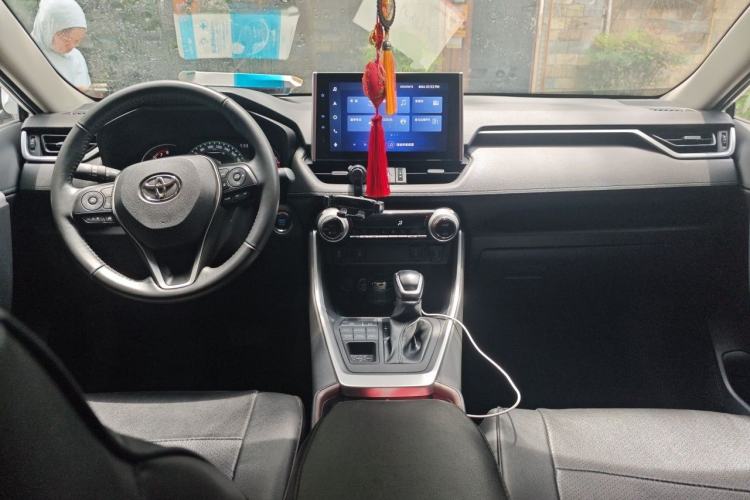 Used Toyota RAV4 2022 2.0L CVT 4x4 Style Plus Edition Center Console