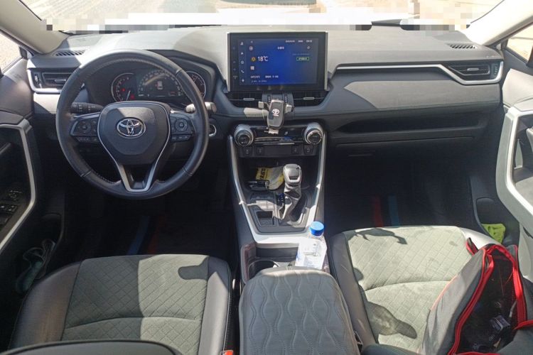 Used Toyota RAV4 2022 2.0L CVT 4x4 Style Plus Edition Center Console