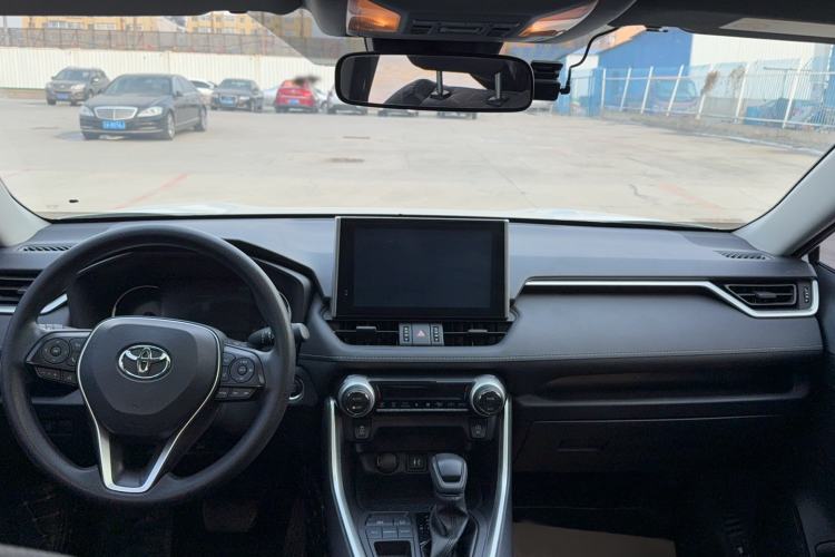 Used Toyota RAV4 2022 2.0L CVT Two-Wheel Drive Fashion Edition Center Console