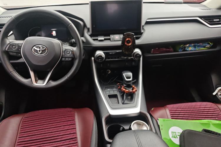 Used Toyota RAV4 2022 2.0L CVT Two-Wheel Drive Fashion Plus Edition Center Console