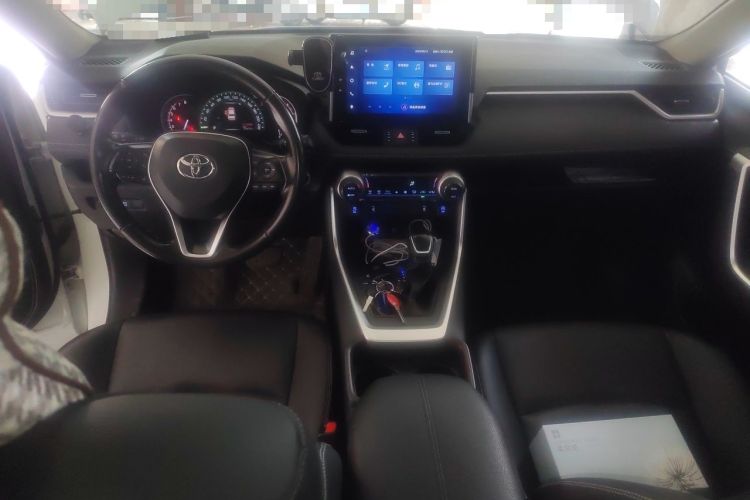 Used Toyota RAV4 2022 2.0L CVT Two-Wheel Drive Fashion Plus Edition Center Console