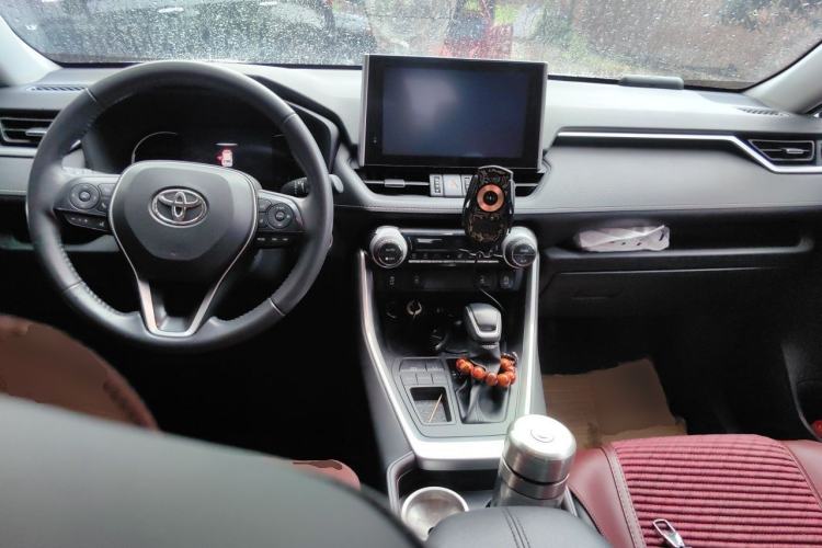 Used Toyota RAV4 2022 2.0L CVT Two-Wheel Drive Fashion Plus Edition Center Console