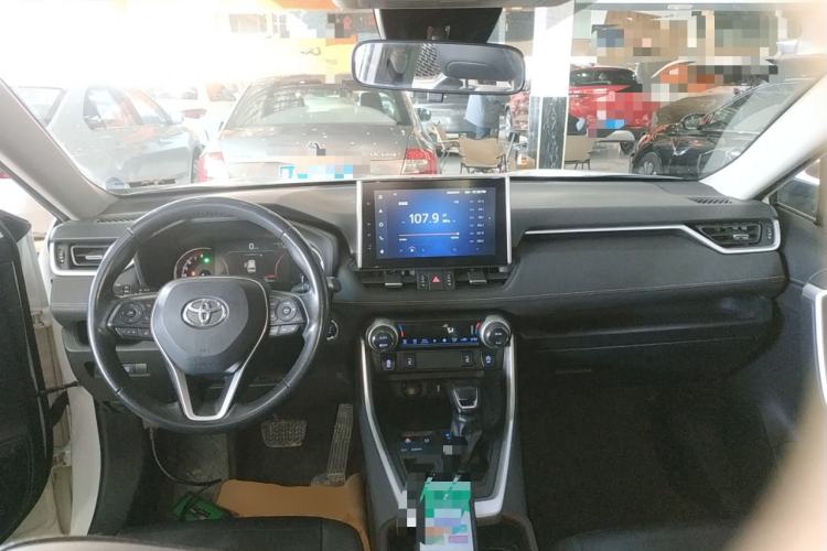 Used Toyota RAV4 2022 2.0L CVT Two-Wheel Drive Fashion Plus Edition Center Console