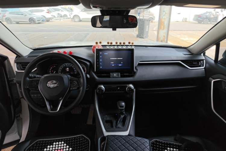 Used Toyota RAV4 2022 2.0L CVT Two-Wheel Drive Fashion Edition Center Console