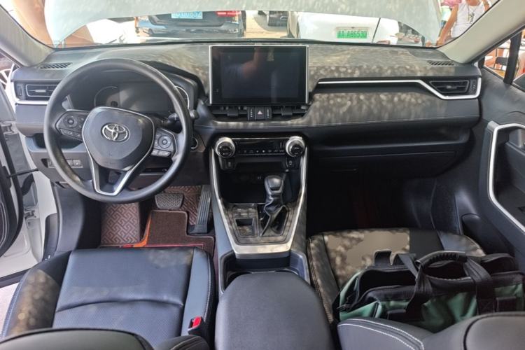 Used Toyota RAV4 2022 2.0L CVT Two-Wheel Drive Fashion Edition Center Console