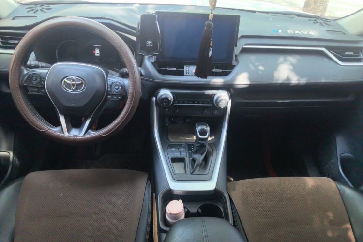 Used Toyota RAV4 2022 2.0L CVT Two-Wheel Drive Fashion Plus Edition Center Console