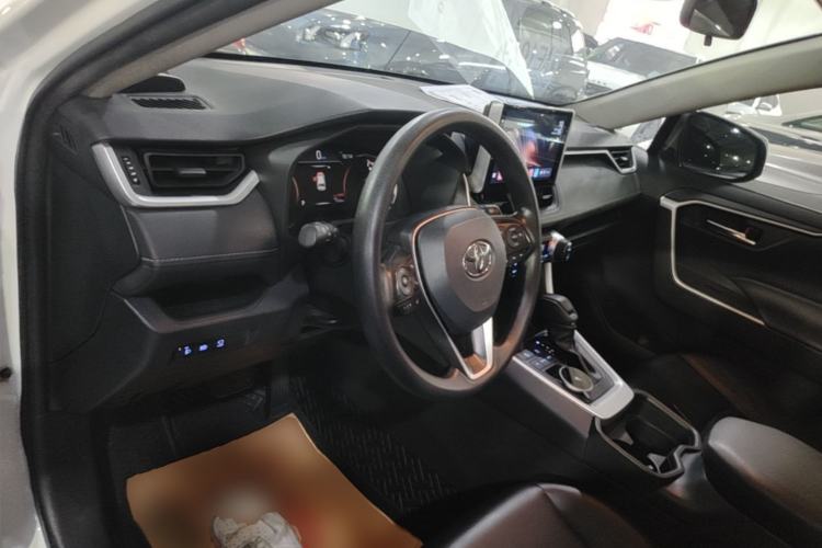 Used Toyota RAV4 2022 2.0L CVT Two-Wheel Drive Fashion Edition Center Console