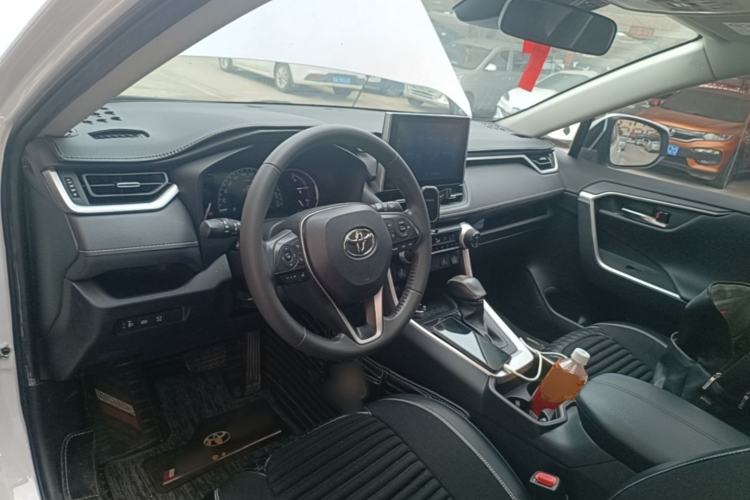 Used Toyota RAV4 2022 2.0L CVT Two-Wheel Drive Fashion Plus Edition Center Console