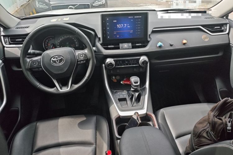 Used Toyota RAV4 2022 2.0L CVT Two-Wheel Drive Fashion Plus Edition Center Console