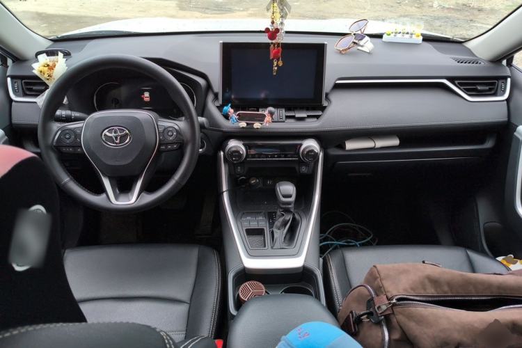 Used Toyota RAV4 2022 2.0L CVT Two-Wheel Drive Fashion Edition Center Console