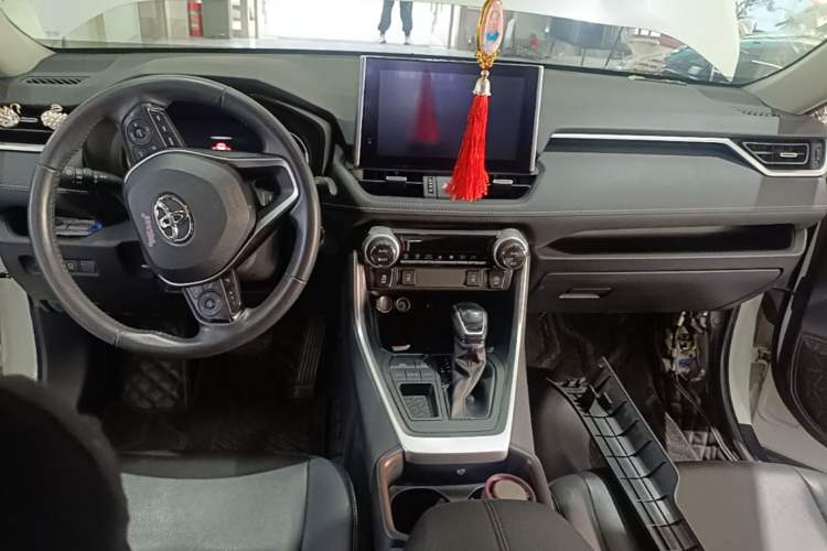 Used Toyota RAV4 2022 2.0L CVT Two-Wheel Drive Fashion Plus Edition Center Console