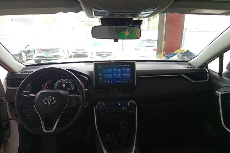 Used Toyota RAV4 2022 2.0L CVT Two-Wheel Drive Fashion Edition Center Console