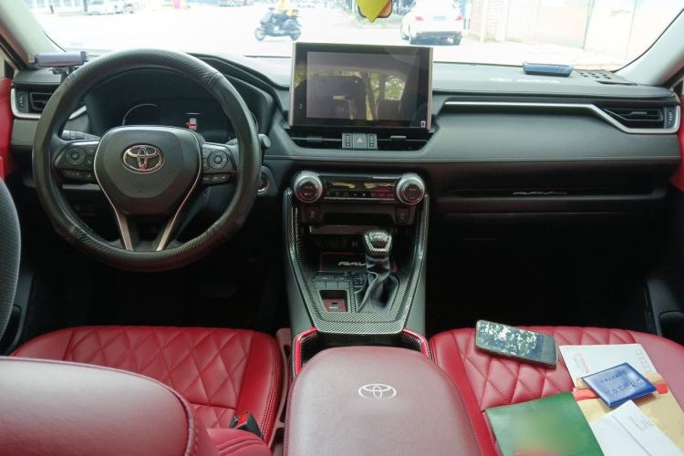 Used Toyota RAV4 2022 2.0L CVT Two-Wheel Drive Fashion Edition Center Console