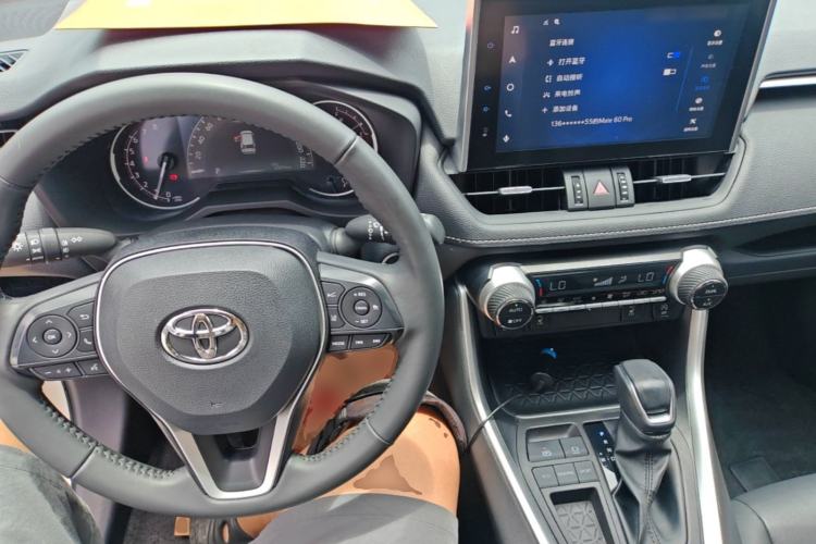Used Toyota RAV4 2022 2.0L CVT Two-Wheel Drive Fashion Plus Edition Center Console