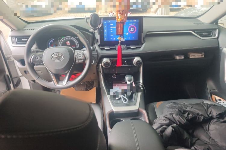 Used Toyota RAV4 2022 Dual-Engine 2.5L E-CVT Four-Wheel Drive Elite Plus Edition Center Console