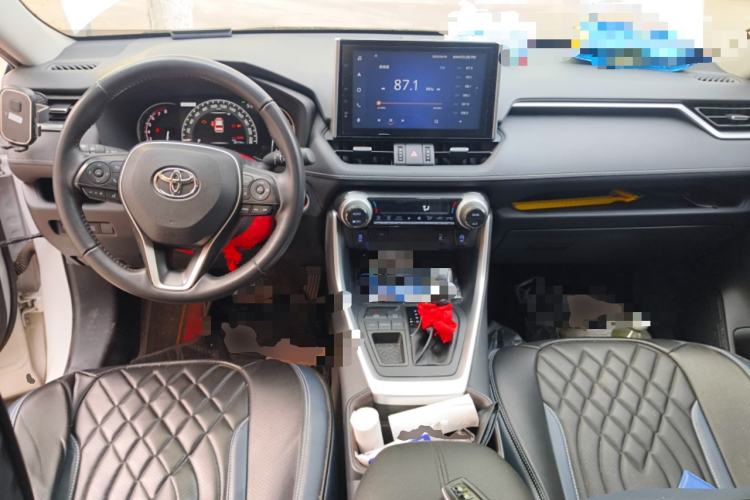 Used Toyota RAV4 2022 2.0L CVT Two-Wheel Drive Fashion Plus Edition Center Console