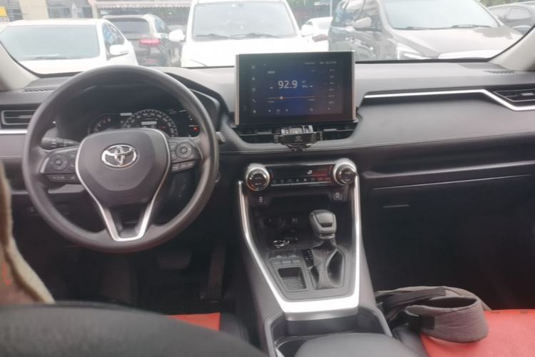 Used Toyota RAV4 2022 2.0L CVT Two-Wheel Drive Fashion Edition Center Console