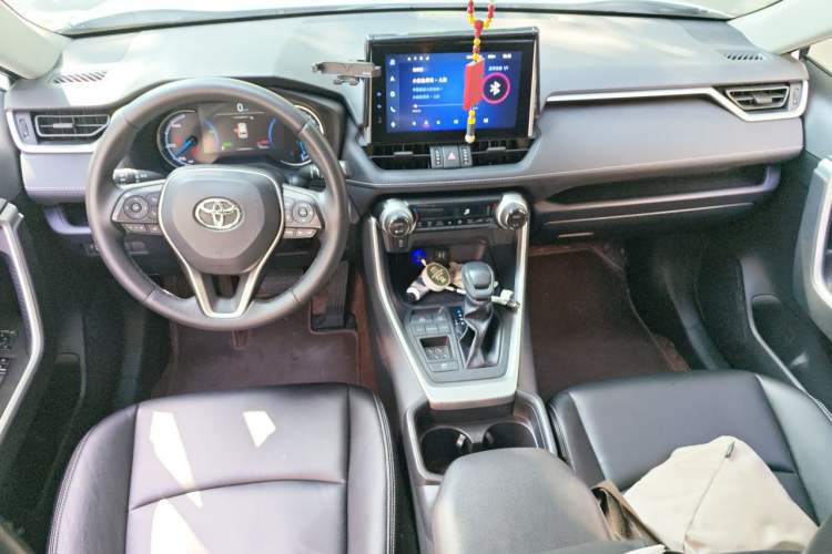 Used Toyota RAV4 2022 Dual-Engine 2.5L E-CVT Two-Wheel Drive Elite Edition Center Console