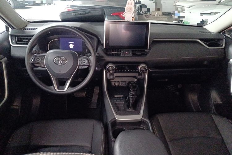 Used Toyota RAV4 2022 2.0L CVT Two-Wheel Drive Fashion Edition Center Console