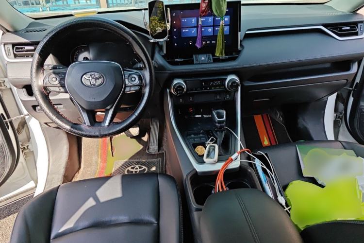 Used Toyota RAV4 2022 2.0L CVT Two-Wheel Drive Fashion Plus Edition Center Console