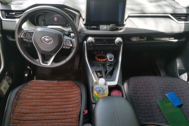 Used Toyota RAV4 2022 2.0L CVT Two-Wheel Drive Fashion Plus Edition Center Console