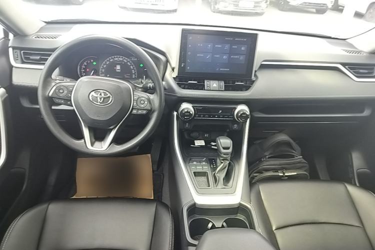 Used Toyota RAV4 2022 2.0L CVT Two-Wheel Drive Fashion Edition Center Console