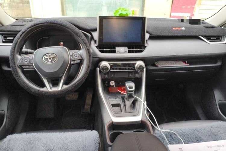 Used Toyota RAV4 2022 2.0L CVT Two-Wheel Drive Fashion Plus Edition Center Console