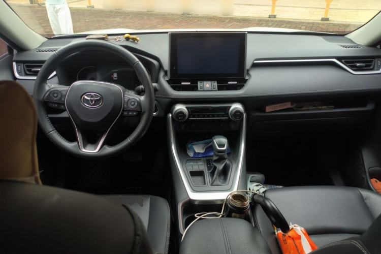 Used Toyota RAV4 2022 2.0L CVT Two-Wheel Drive Fashion Plus Edition Center Console