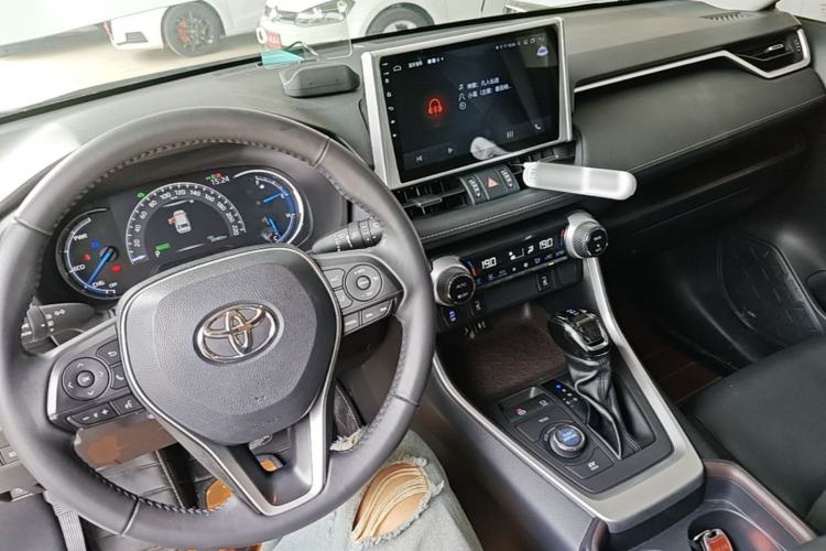Used Toyota RAV4 2022 Dual-Engine 2.5L E-CVT Four-Wheel Drive Flagship Edition Center Console