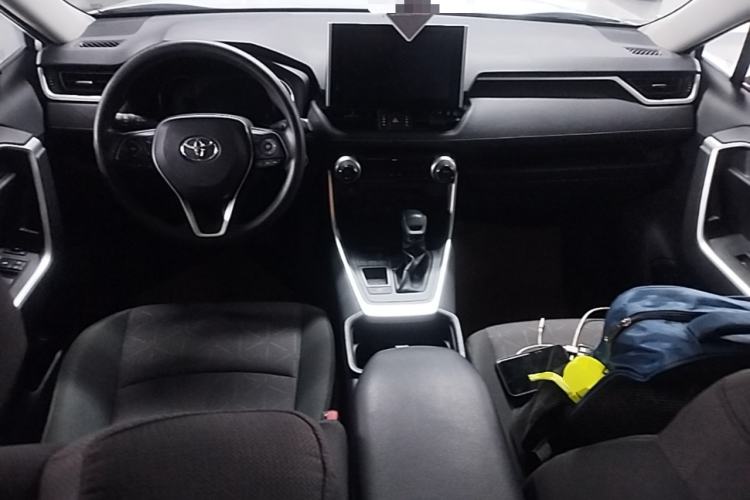 Used Toyota RAV4 2022 Dual-Engine 2.5L E-CVT Two-Wheel Drive Elite Edition Center Console