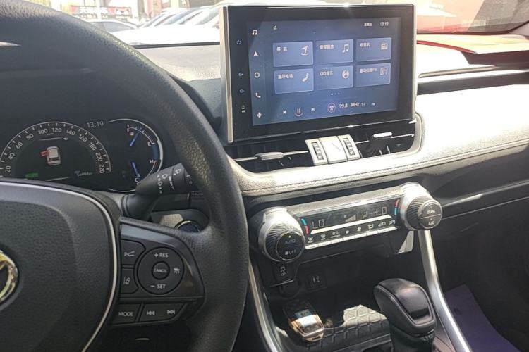Used Toyota RAV4 2022 Dual-Engine 2.5L E-CVT Two-Wheel Drive Elite Edition Center Console